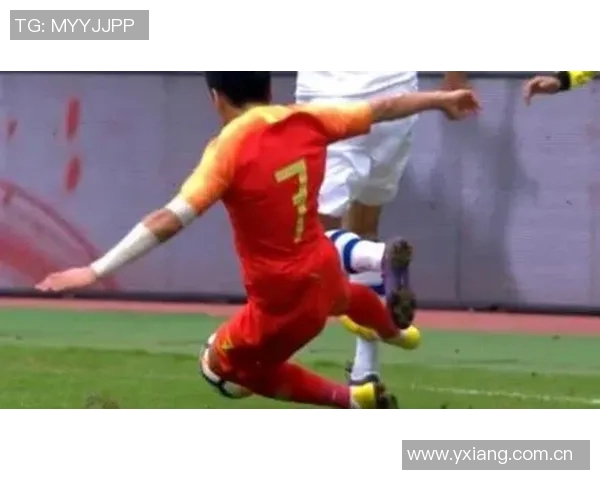 广西外援阿萨莫阿遭遇颈椎骨折意外撞坏场边LED广告牌引发关注