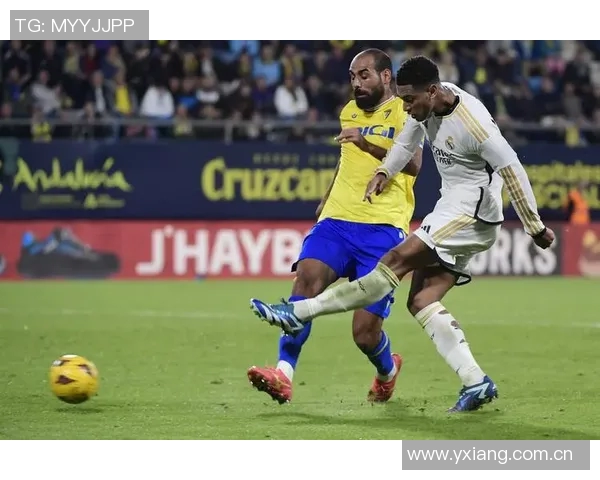 罗德里戈禁区遭侵犯小腿受击倒地VAR却选择沉默引发争议