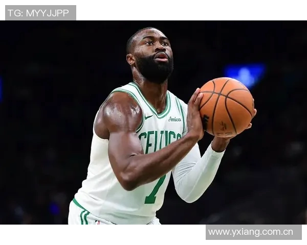 杰伦布朗半场表现出色16投7中贡献16分5篮板3助攻正负值高达22