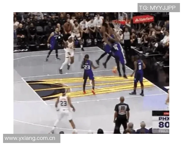 小南斯篮下强势进攻旱地拔葱单臂暴扣展现霸主风范 小南斯篮下强势进攻旱地拔葱单臂暴扣展现霸主风范